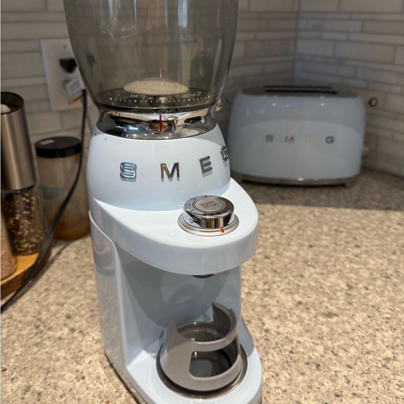 SMEG small appliances espresso machine and coffee grinder - Picture 6 of 7